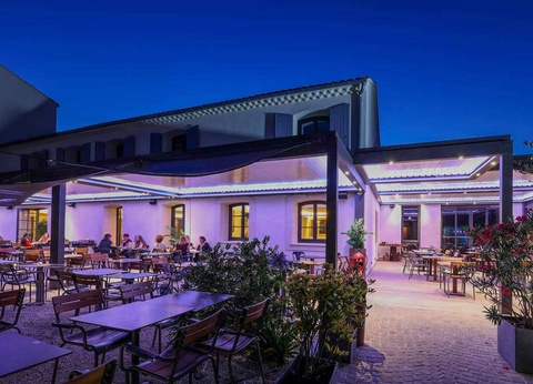 Escapade 4* près d'Avignon dans un batîment du XVIIIème - 4* - 17