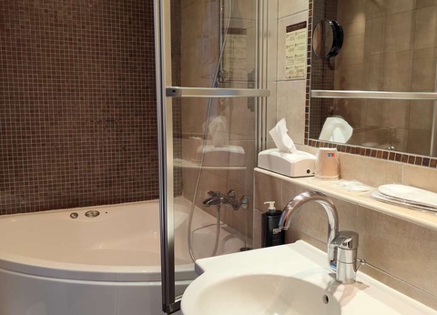 Week-end à Montpellier avec baignoire balnéo en chambre - 3* - 15
