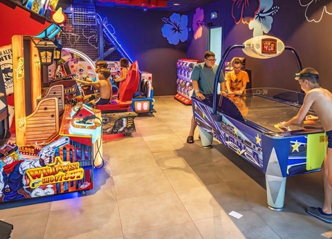 Camping Les Pirons, 5* - 63