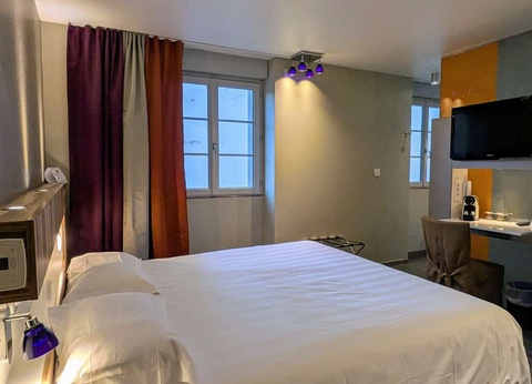 Dîner en amoureux et pétillant pour votre Saint Valentin face aux monts du Cantal - 3* - 24