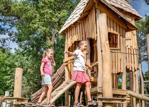 Flower Camping Au Bois des Biches, 4* - 63