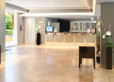 Découvrez Salou dans un appartement avec billets à PortAventura Park et Ferrari Land - 4* - 16