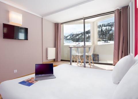 SOWELL RESIDENCES New Chastillon 4* - 7