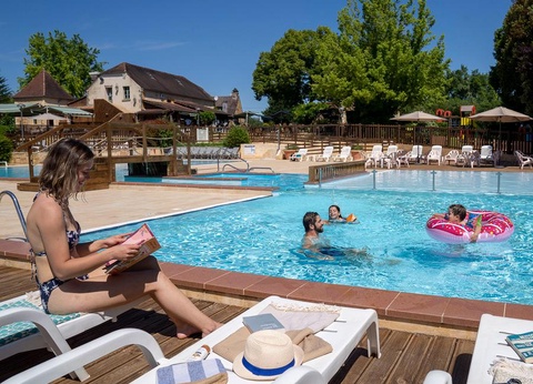Camping Romanée - Les Grottes De Roffy 4* - 53