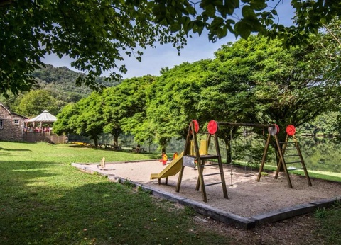 Camping maeva Escapades Le Lac de Laval-de-Cère, 3* - 7