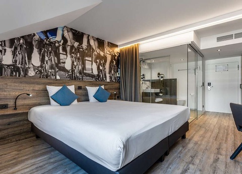 Plongez-vous dans l'ambiance magique de Noël à Bruges - 4* - 19