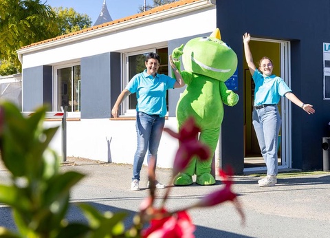 Flower Camping La Davière Plage, 4* - 82