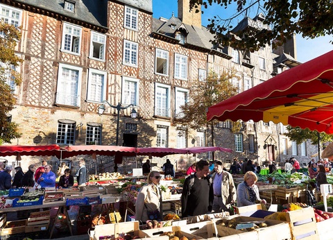 Escapade amoureuse avec spa, champagne et gourmandises à Rennes - 4* - 14