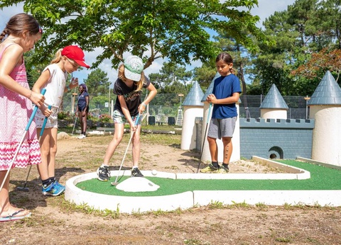 Flower Camping Au Bois des Biches, 4* - 44