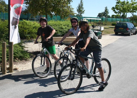 Camping Les Coteaux du Lac, 4* - 35