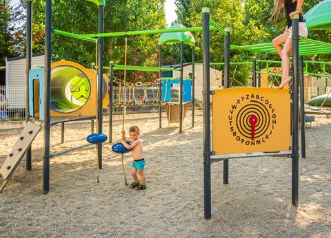 Camping Le Clos Virgile, 4* - 54