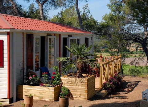 Camping Résidentiel La Pinède, 4* - 41