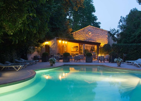 Escapade romantique avec demi-bouteille de champagne à Nîmes - 3* - 29