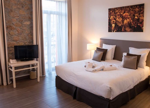 Weekend Romantique dans un village provençal aux portes de Cannes - 3* - 32