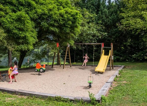 Camping maeva Escapades Le Lac de Laval-de-Cère, 3* - 9