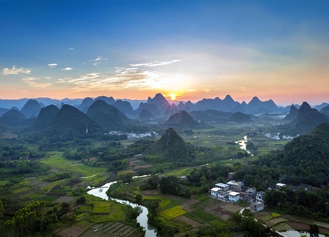 Circuit les connaisseurs : Chine de la Grande Muraille aux Karsts de Guilin jusqu'à la Vibrante Hong Kong 5* - 15