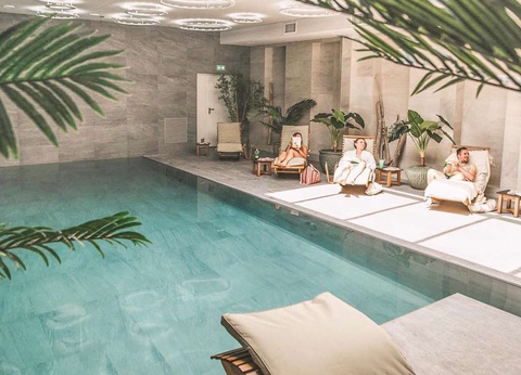 Escapade romantique avec bouteille de champagne et un massage pour une personne - 4* - 3