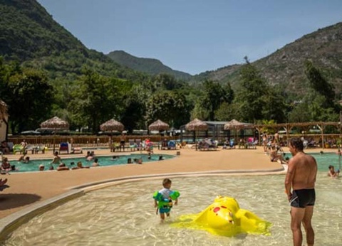 Camping des Grottes, 4* - 7