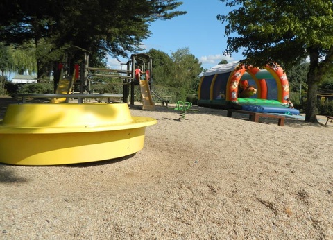 Camping Le Ragis, 4* - 9