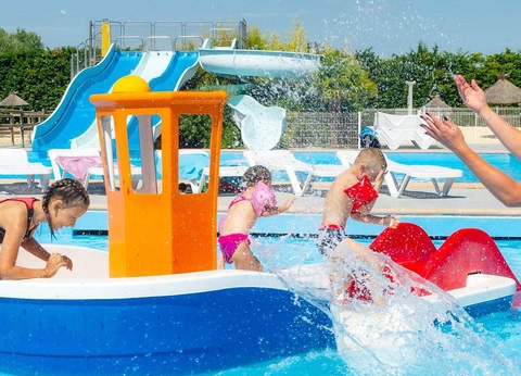 Camping Le Château de Galaure, 4* - 8