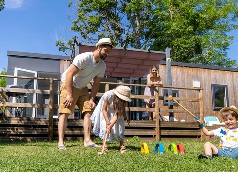 Camping Romanée - Les Grottes De Roffy 4* - 38