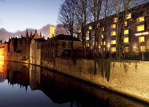 Séjour au centre de Bruges avec vue sur les canaux - 4* - 6