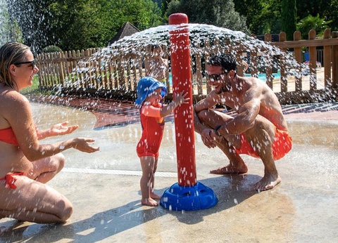 Camping Le Rocher de la Cave, 3* - 4