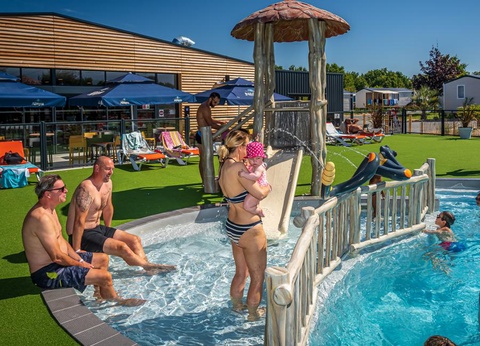 Camping Le Nid d'Eté, 4* - 33