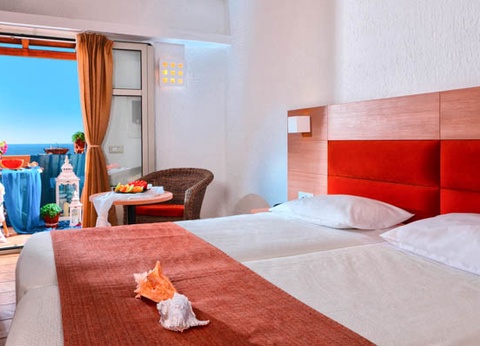 Club Bravo Club Sirens Beach Village 4* - 5