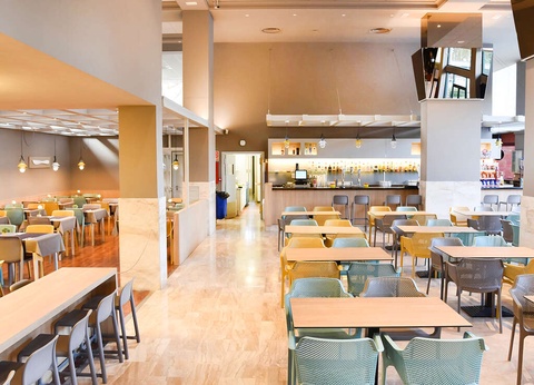 Découvrez Salou dans un appartement avec billets à PortAventura Park et Ferrari Land - 4* - 15