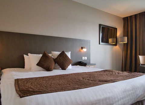 Séjour avec petit-déjeuner, et visite de cave de Champagne - 4* - 17