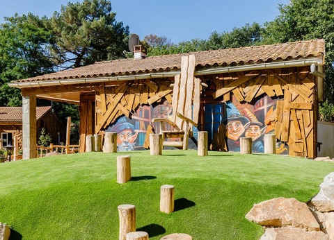 Flower Camping Au Bois des Biches, 4* - 35