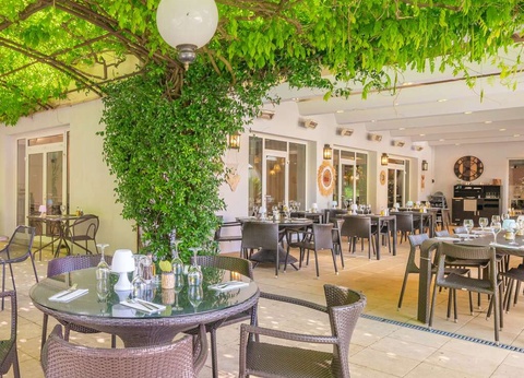 Week-end près d'Antibes avec vue panoramique sur la campagne - 4* - 3