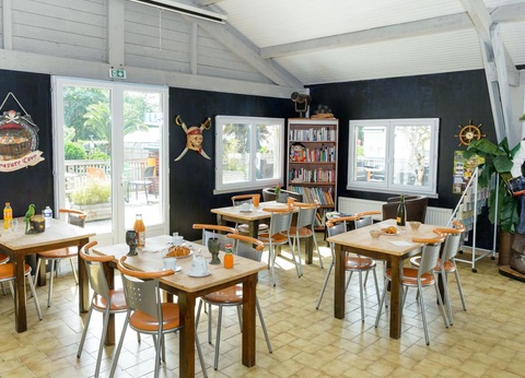 Flower Camping le Kergariou, 3* - 82