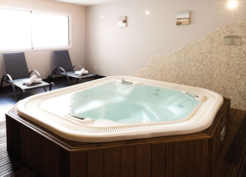 Résidence Lagrange Les Patios d'Eugénie 4* - 6