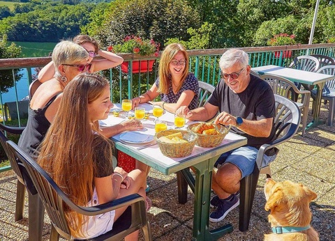 Camping Les Terrasses du Lac, 4* - 10