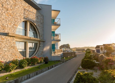 Hôtel Valdys - Beau rivage 4* + Demi-Pension + cure - 11