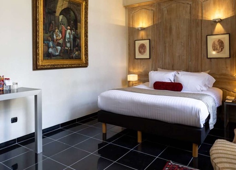 Romance d'exception et dîner gastronomique dans un lieu historique situé au coeur de Lille - 5* - 24