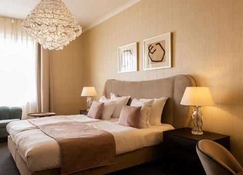 Exclusif: Escapade romantique avec surclassement + croisière sur les canaux - 4* - 45