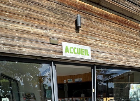 Camping du Petit Pont, 3* - 58