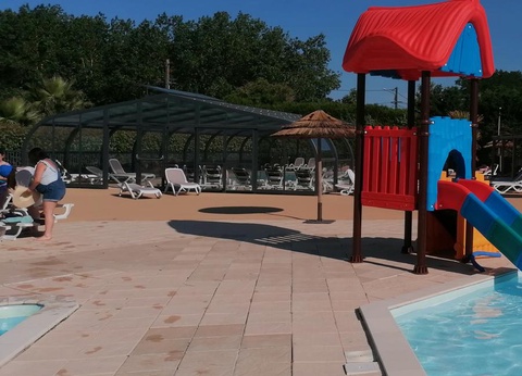 Camping Paradis des Pins - Royan, 4* - 5