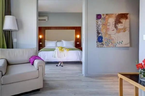 Hôtel Polis Grand 4* - 83