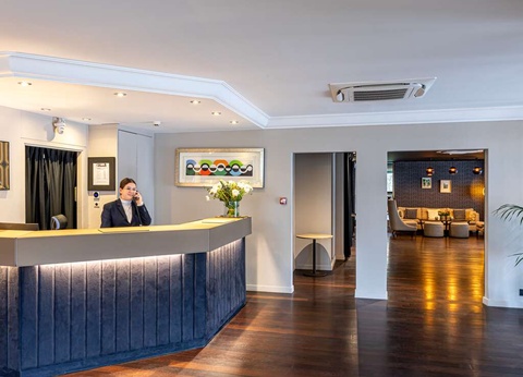 Ambiance feutrée pour un séjour au bord du Parc Saint Cloud - 3* - 14