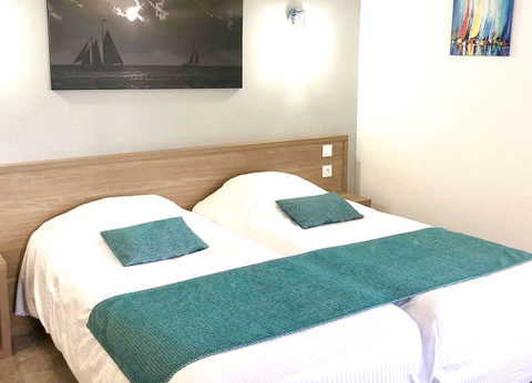 Partez à la découverte de Bormes-Les-Mimosas dans un hôtel 3 * proche de la mer - 3* - 12