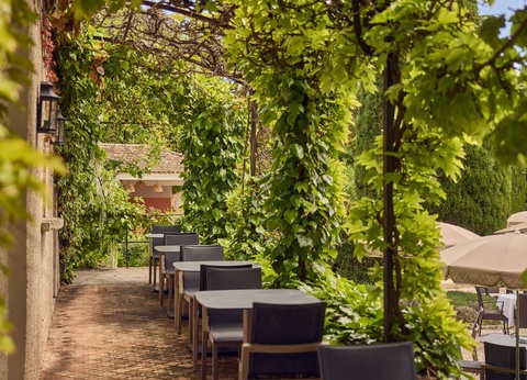 Profitez d'une soirée spéciale Nouvel An avec dîner proche de Cannes - 4* - 7