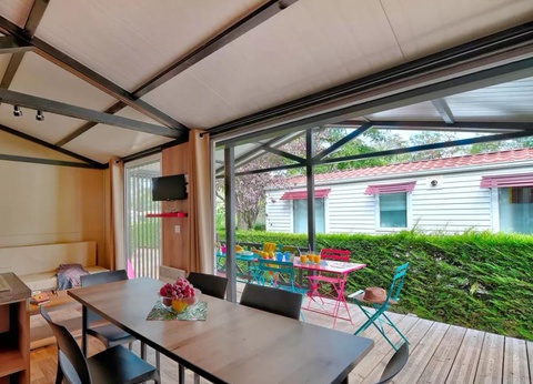 Flower Camping la Châtaigneraie, 4* - 44