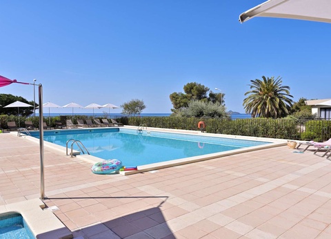 Résidence Les Calanques 3* - 13