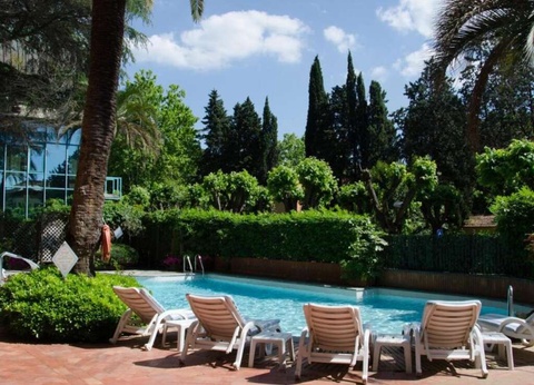 Séjour romantique à Montecatini dans une prestigieuse chambre avec spa et dîner - 4* - 4