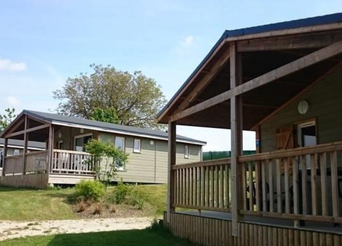 Camping Les Coteaux du Lac, 4* - 28