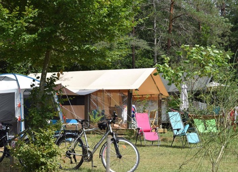 Camping La Castillonderie, 4* - 5